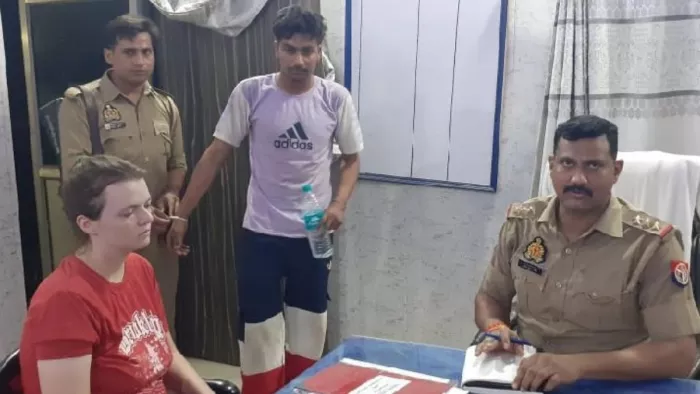 यूपी के युवक के साथ बस में बैठी थी अमेरिकी युवती, चालक को हुआ शक तो पहुंचा थाने, फिर…