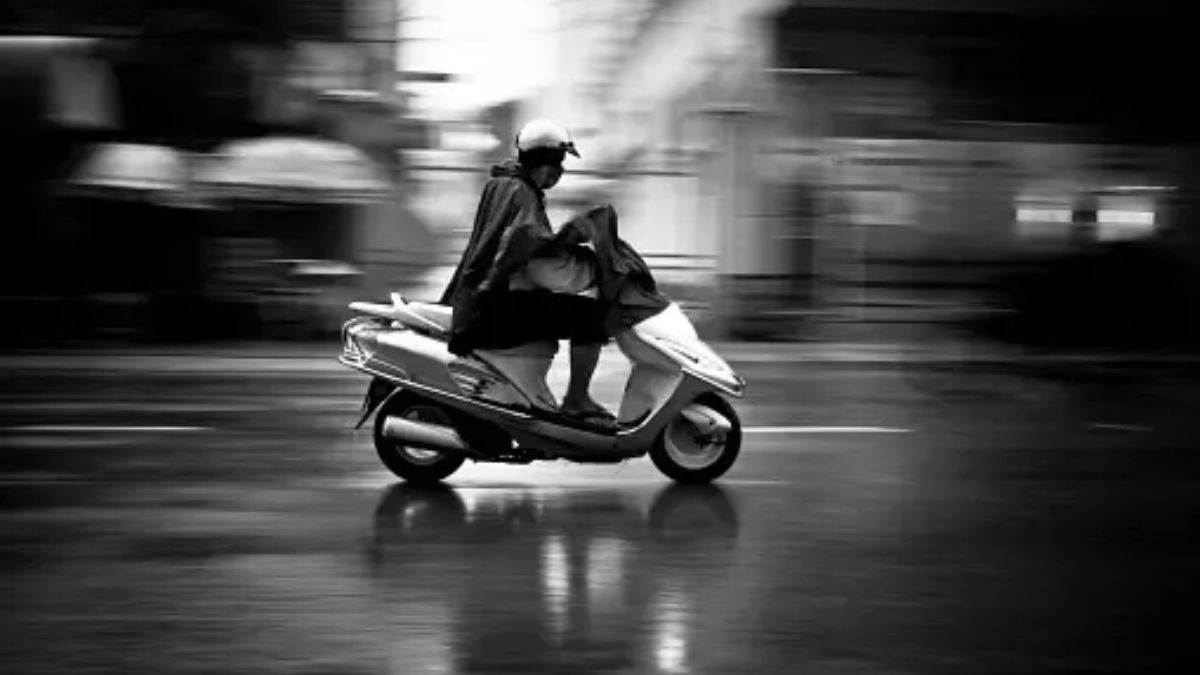 https://www.jagranimages.com/images/newimg/13062024/13_06_2024-monsoon_bike_riding_tips_23737399.jpg