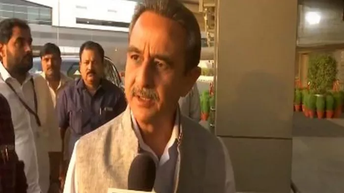 राज्य मंत्री कीर्ति वर्धन सिंह आग त्रासदी के बाद कुवैत के लिए हुए रवाना