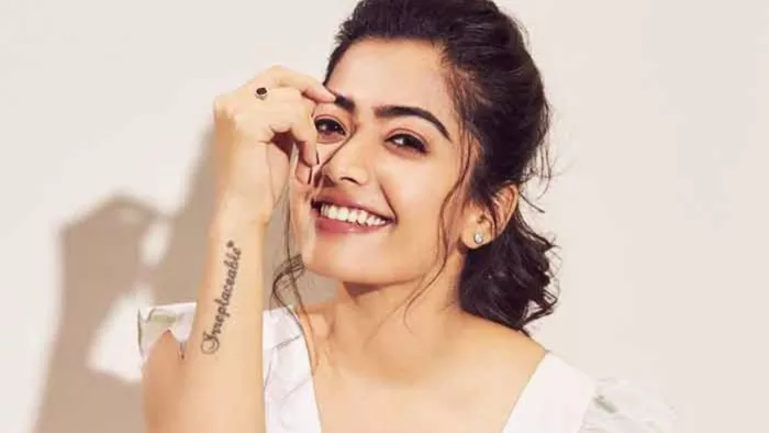 Rasmika Mandana replies to a fan who seems to spoil Ranbir image