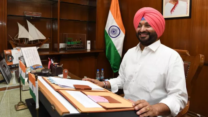 रवनीत बिट्टू ने खाद्य संस्करण राज्य मंत्री व रेल मंत्रालय में राज्य मंत्री का पद संभाल लिया है