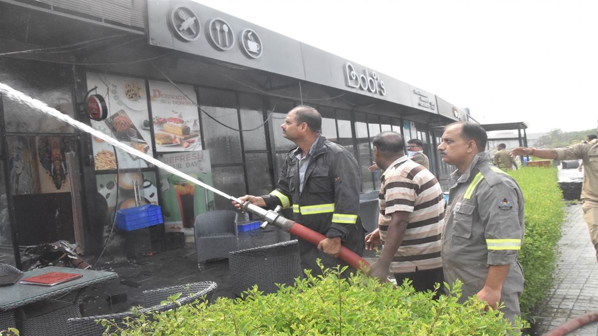 gorakhpur news fire engulfs jsr garden restaurants destroyed