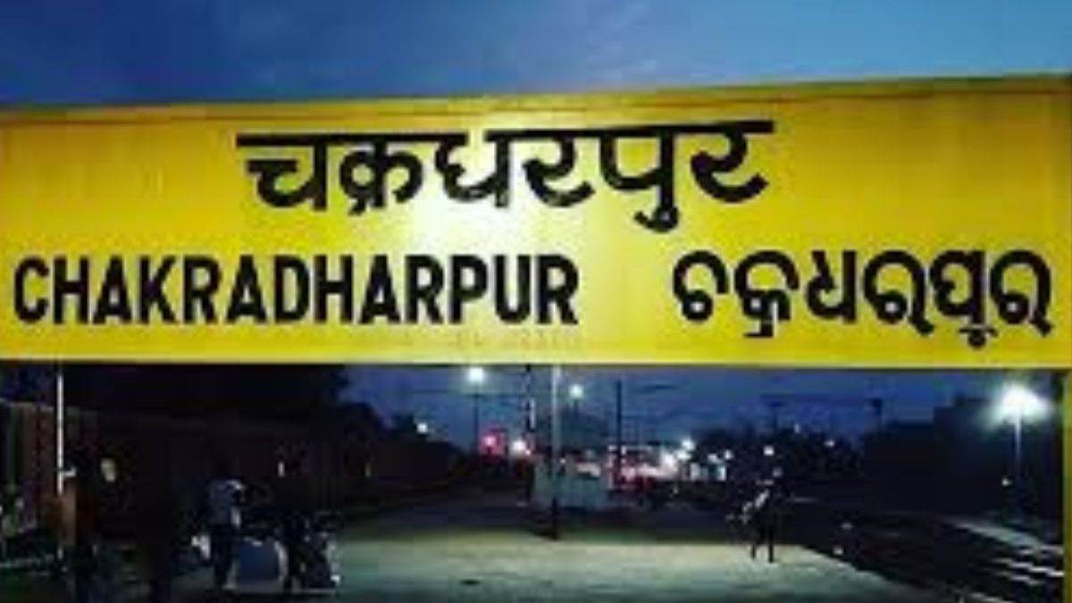 paschimi singhbhoom news lift facility starts at chakradharpur railway station