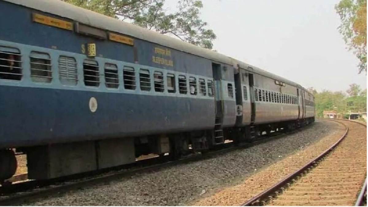 https://www.jagranimages.com/images/newimg/13062025/13_06_2025-death_in_train_due_to_heat_dainik_jagran_23962482_123248728.jpg