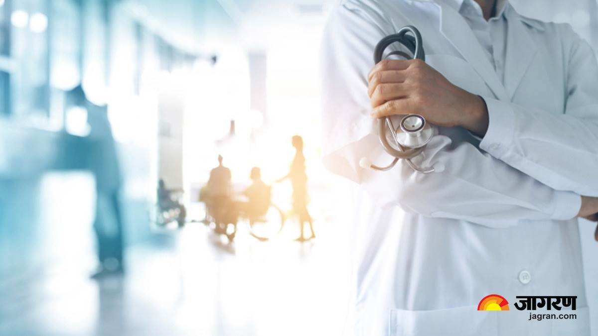 amroha mother and son beaten at dhanora chc medical superintendent removed