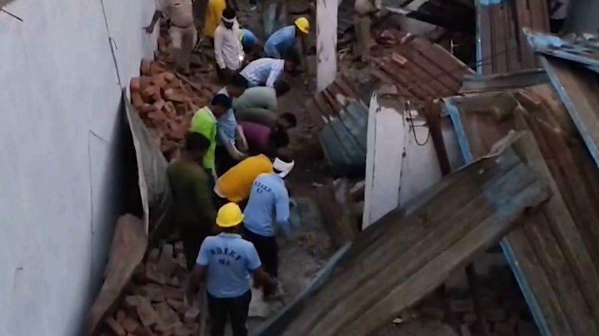 https://www.jagranimages.com/images/newimg/13062025/13_06_2025-gwalior_wall_collapse_23963472.jpg