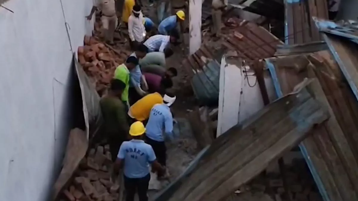 ग्वालियर: बारिश से बचने के लिए टिन शेड के नीचे खड़े थे लोग, उसी पर भरभराकर गिर गई दीवार; चार लोगों की मौत