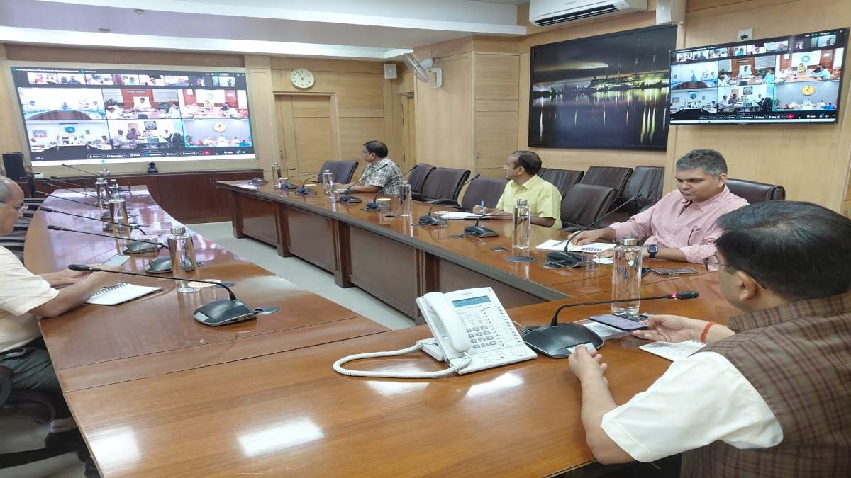 https://www.jagranimages.com/images/newimg/13062025/13_06_2025-uppcl_chairman_dainik_jagran_23963280.jpg