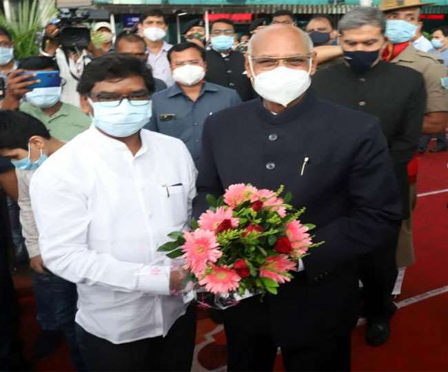 Jharkhand Newly Appointed Governor Ramesh Bais Reached Ranchi Today 13th  July CM Hemant Soren Welcomed Him - झारखंड के नवनियुक्त राज्यपाल रमेश बैस  पहुंचे रांची, मुख्‍यमंत्री हेमंत सोरेन ...