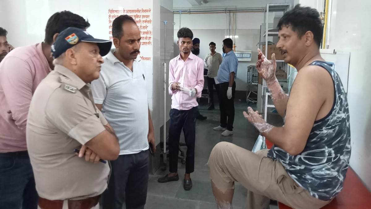 रुद्रपुर में पुलिस लाइन गेट पर तैनात कांस्टेबल पर ज्वलनशील पदार्थ डालकर जलाने की कोशिश