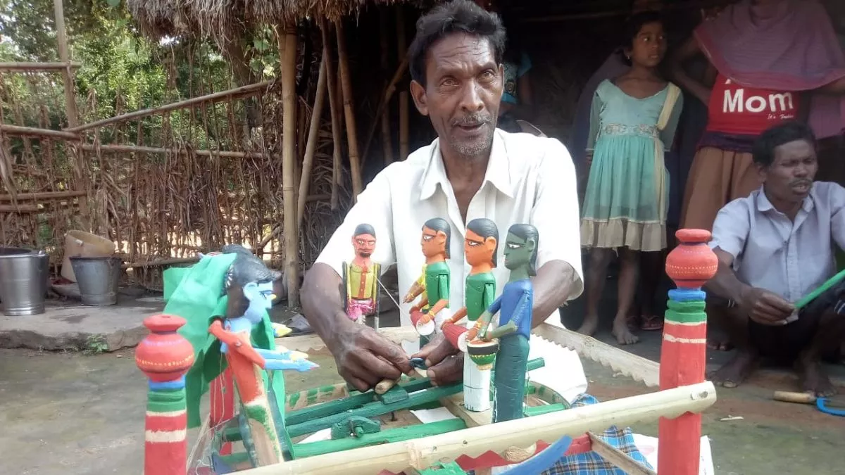 झारखंड के संताल आदिवासियों की विरासत चादर-बादोनी, मन मोह लेंगी अंगुलियों पर थिरकतीं कठपुतलियां