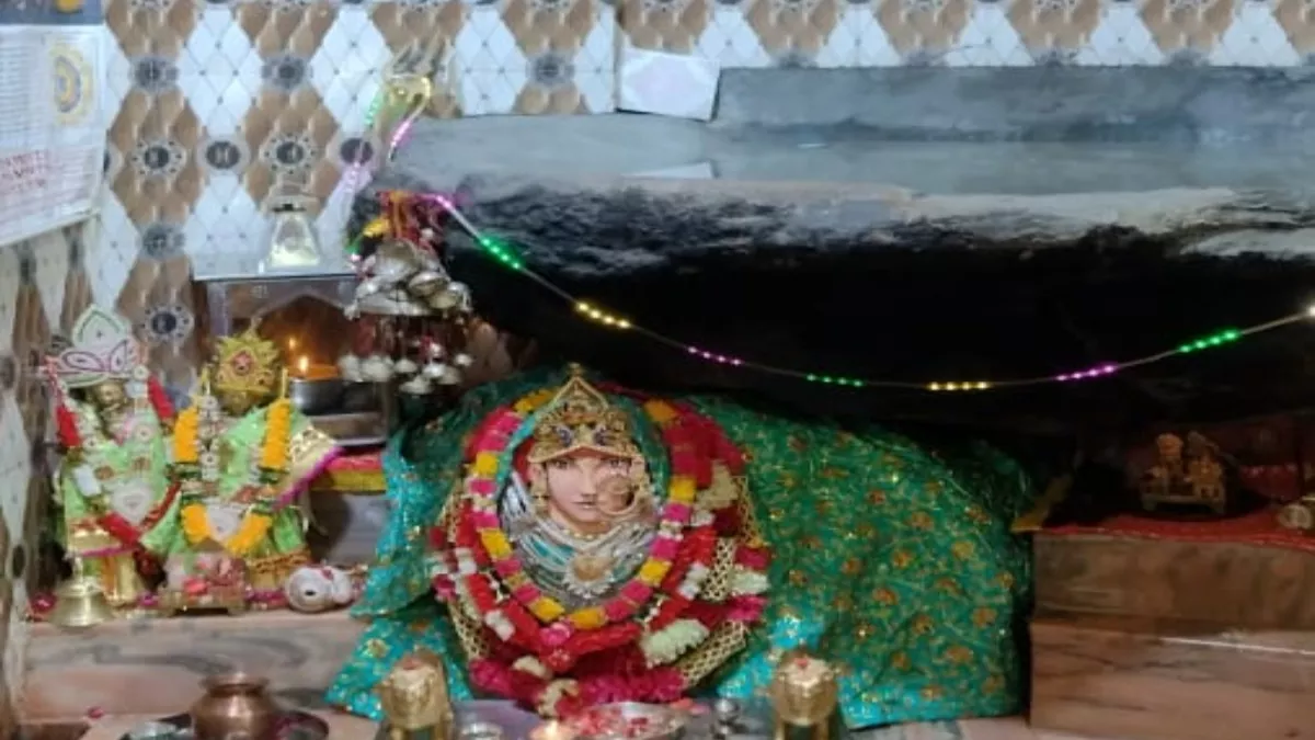 Kunal Pathri Temple: यहां गिरा मां सती का कपाल और नाम पड़ गया कुनाल पत्‍थरी माता, पत्‍थर में भरा रहता है पानी - Himachal Pradesh Kangra Famous Temple Kunal Pathri Temple Dharamshala