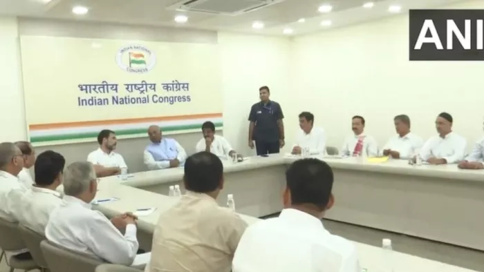 मल्लिकार्जुन खरगे और राहुल गांधी ने उत्तराखंड के नेताओं संग की बैठक, लोकसभा चुनाव पर है नजर!
