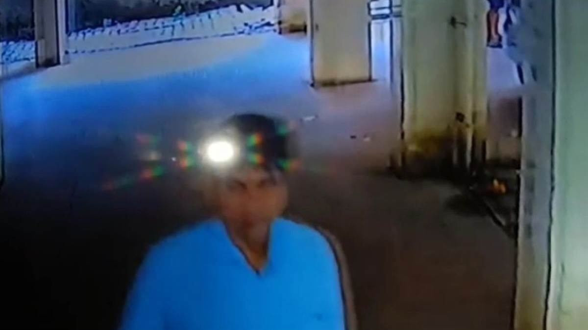 पटना में सूट-बूट में आया चोर, दिनदहाड़े अपार्टमेंट से उड़ा ले गया कार;  सुरक्षा गार्ड भी नहीं कर सके पहचान