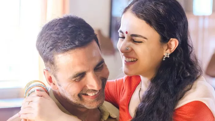 अक्षय कुमार और राधिका मदान (फोटो: Instagram)