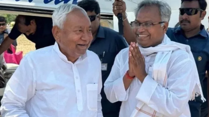 नीतीश कुमार और मनीष वर्मा (जागरण फोटो)