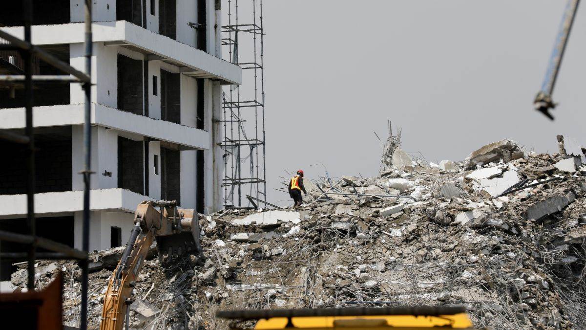 https://www.jagranimages.com/images/newimg/13072024/13_07_2024-nigeria_building_collapse_23757559.jpg