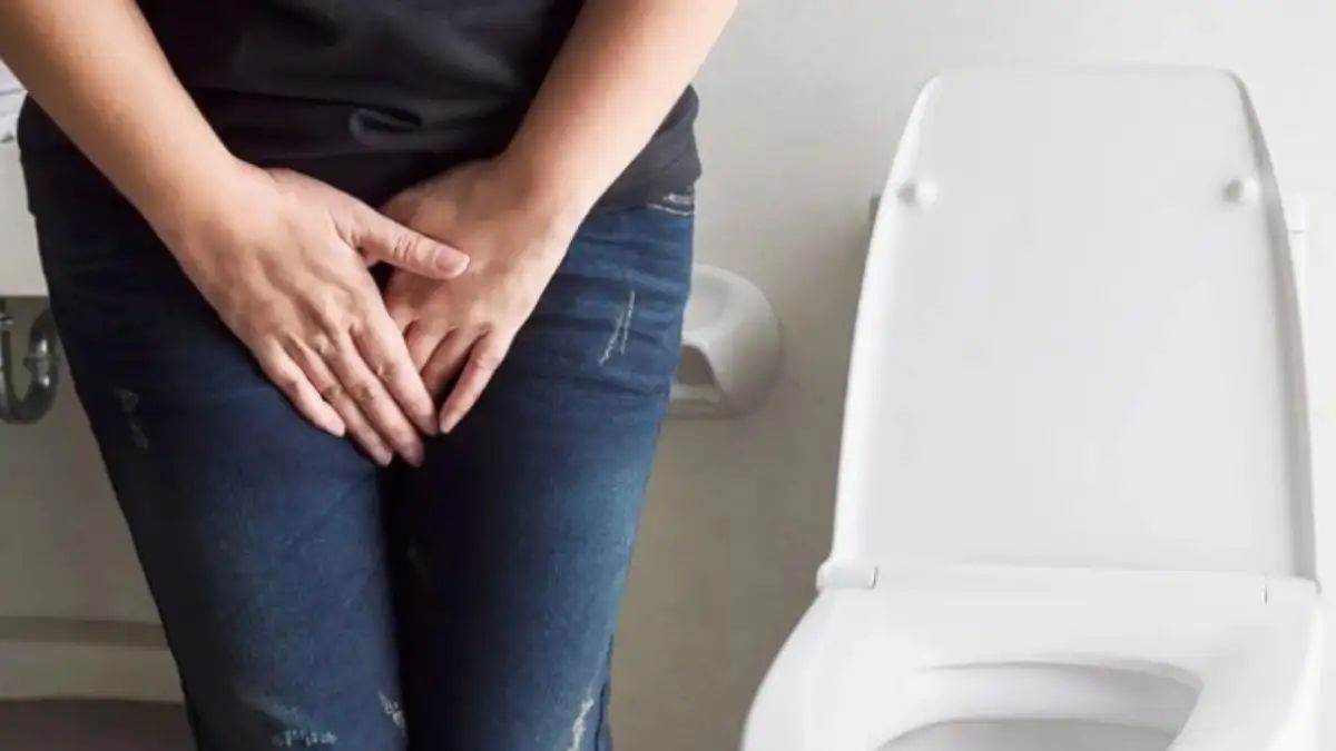 https://www.jagranimages.com/images/newimg/13072025/13_07_2025-holding_urine_23982957.jpg