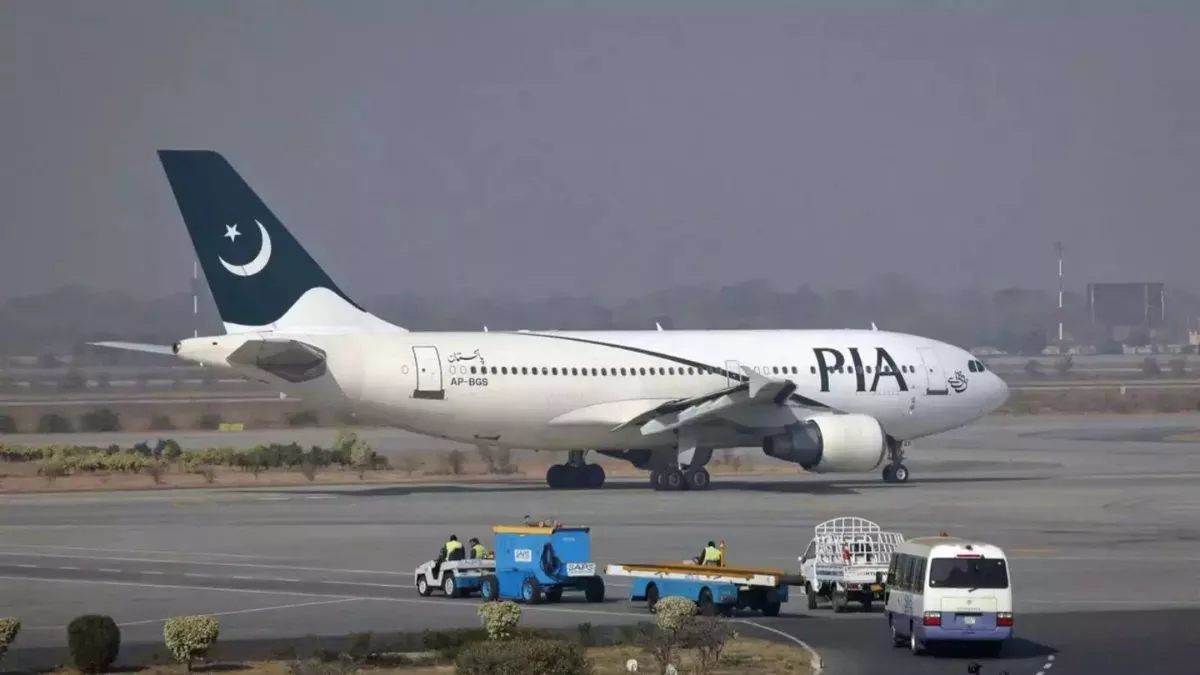 https://www.jagranimages.com/images/newimg/13072025/13_07_2025-pakistan_airlines_23983192.jpg