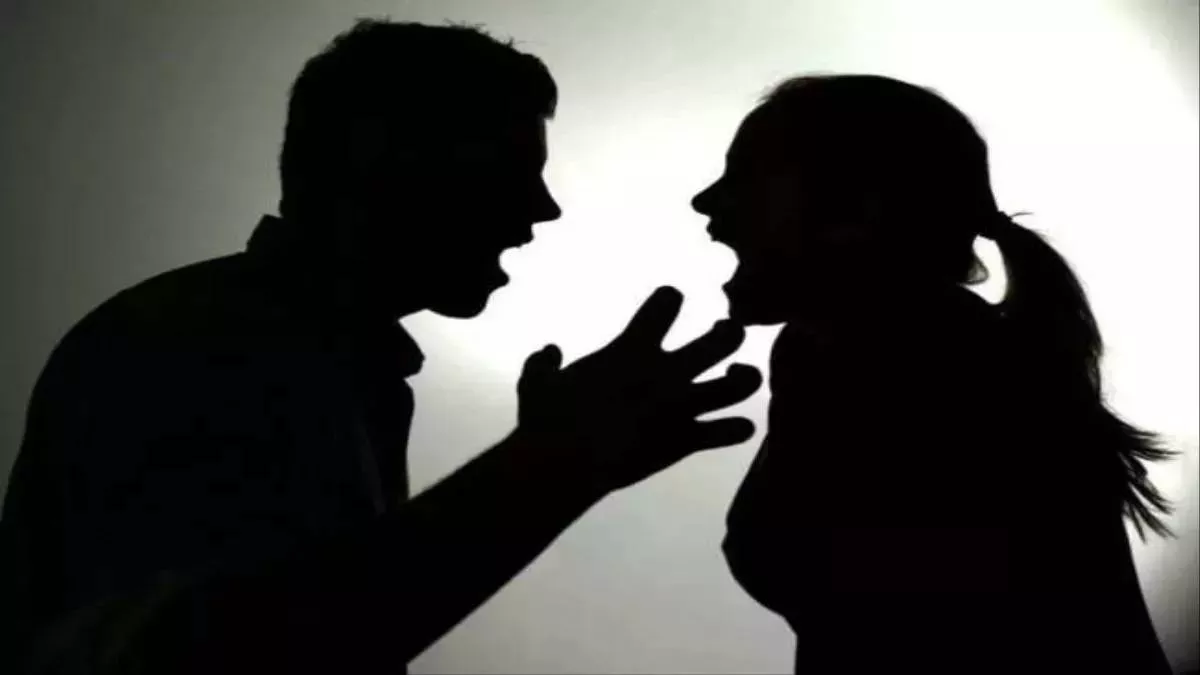 पत्नी पर पिस्तौल तान धमकाया, नहर में फेंकने की कोशिश; पुलिस ने पति को किया गिरफ्तार