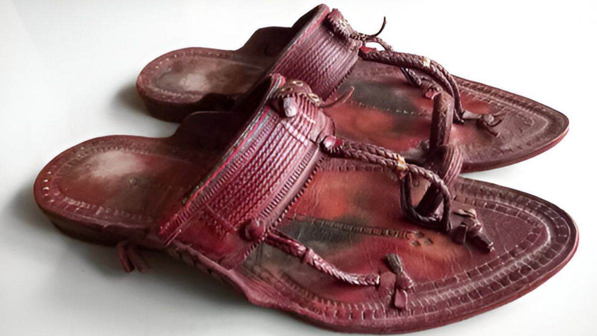 https://www.jagranimages.com/images/newimg/13072025/13_07_2025-prada_kolhapuri_chappal_controversy_23983259.jpg