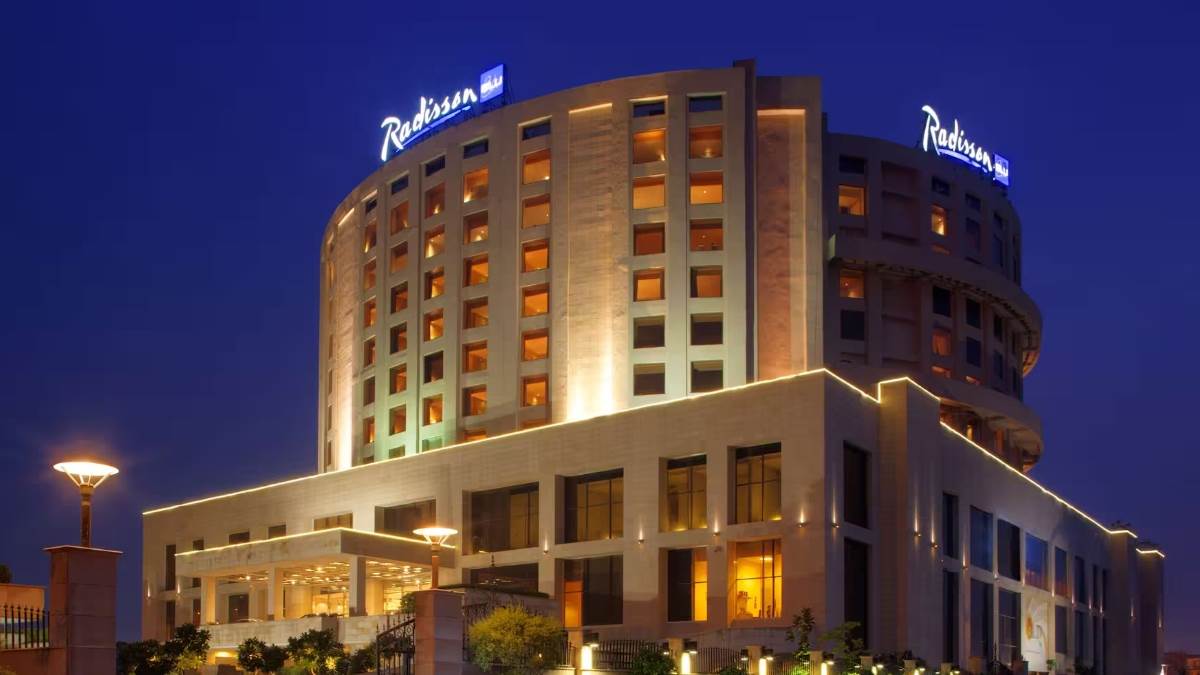 ncr dwarka radisson blu hotel fire no casualties reported