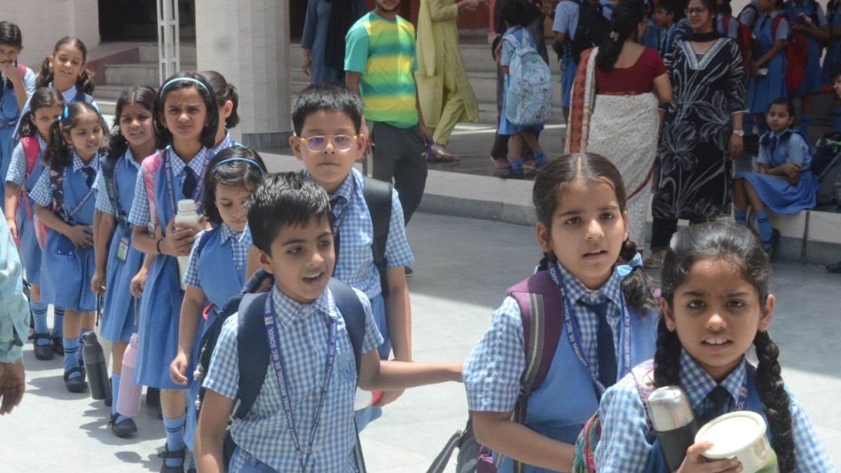https://www.jagranimages.com/images/newimg/13072025/13_07_2025-school_holidays_23982938.jpg