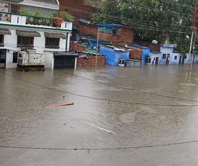 Heavy Rain In Kanpur बारिश ने किया सराबोर तस्वीरों में देखें शहरी