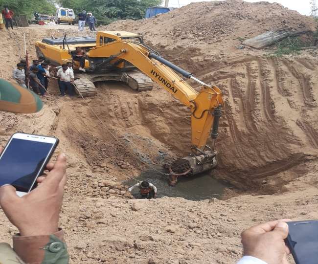 No Clue Of Youth Immersed In Sewerage Line Even After 22 Hours Hisar 
