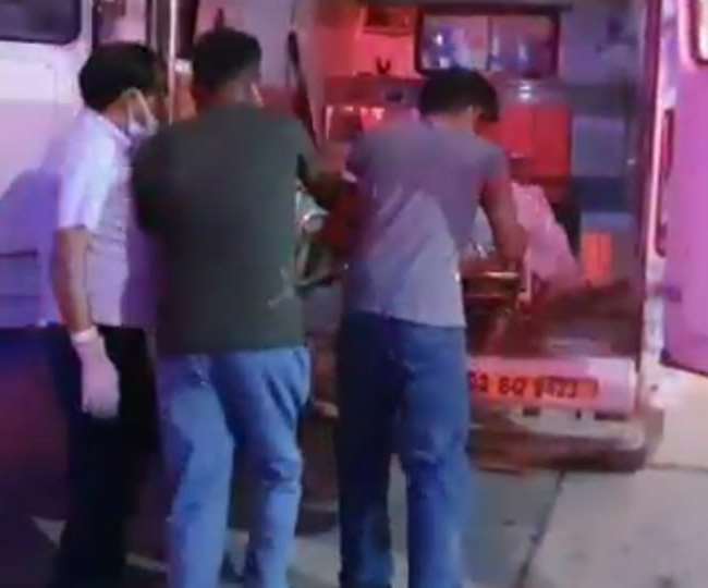 मंडी गोबिंदगढ़ में पंजाब स्टील मिल में हुए धमाके में घायल लोगों को अस्पताल ले जाती टीम। जागरण