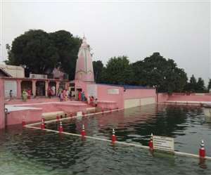 काम्यकेश्वर तीर्थ पर ग्रामीणों ने मेले की तैयारियां आरंभ कर दी हैं।