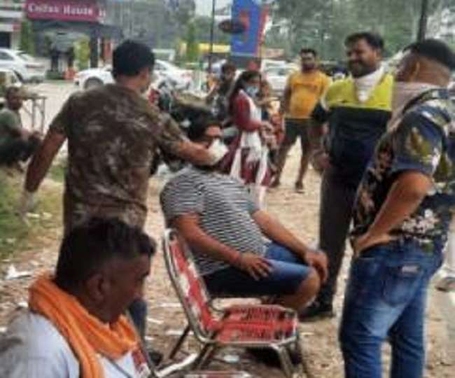 Mata Chintpurni Mela Himachal Border पर होशियारपुर में श्रद्धालुओं की कोरोना टेस्टिंग की जा रही है। जागरण