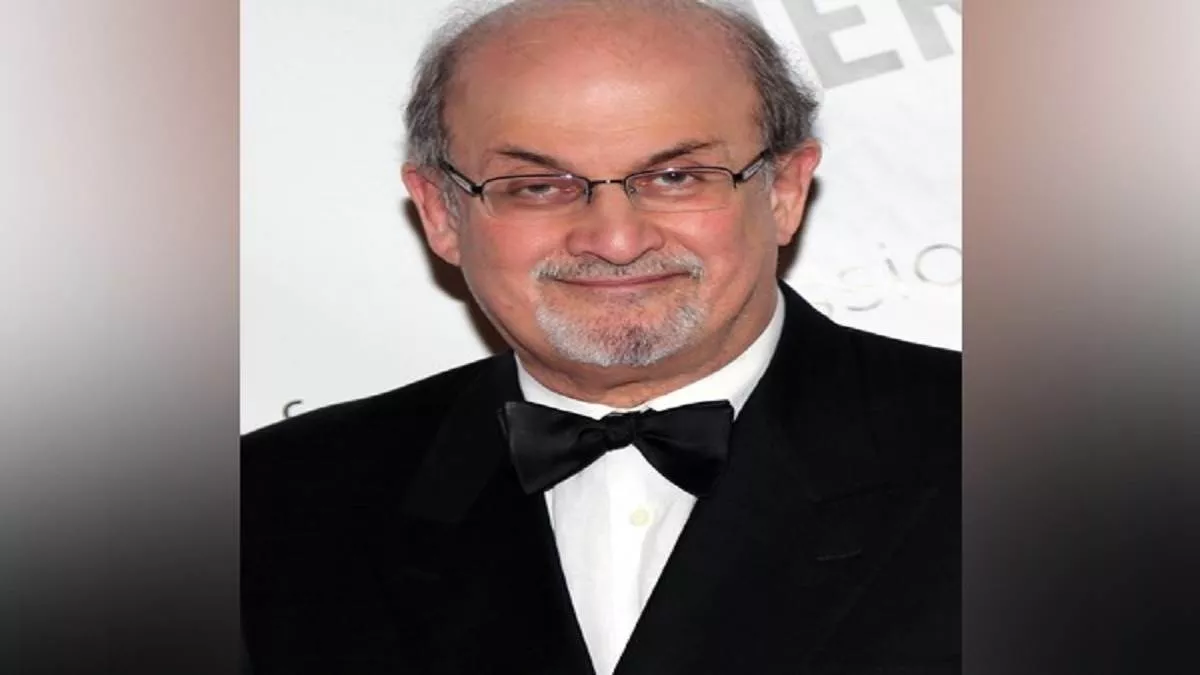 Salman Rushdie Attacked: व्हाइट हाउस के सलाहकार ने कहा- लेखक सलमान रुश्दी पर हुआ हमला भयावह