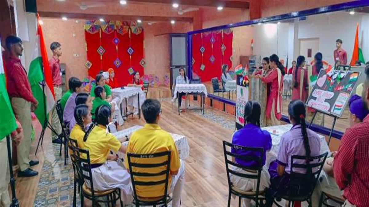 quiz competition dedicated to independence day organized at silver oak school
