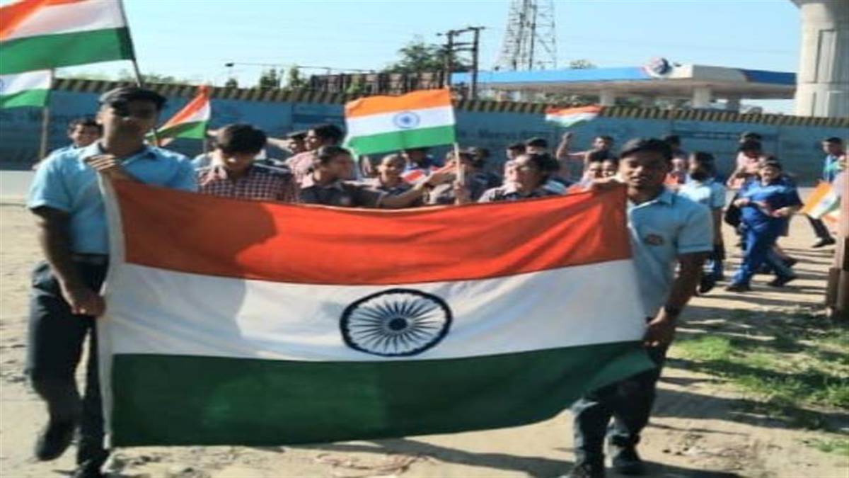 शिक्षण संस्थाओं में भी दिखी तिरंगा यात्रा की धूम