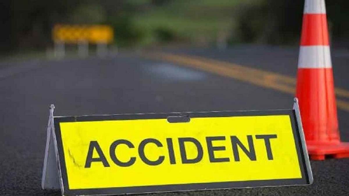 Accident in udamsingh nagar हादसे के बाद चालक बस समेत फरार हो गया।