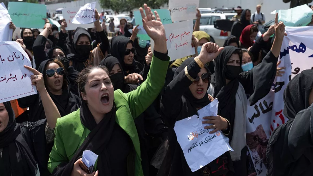तालिबान के काबुल पर कब्‍जे का पूरा होने वाला है एक वर्ष, दशकों पीछे पहुंचा देश तो महिलाओं ने उठाई आवाज