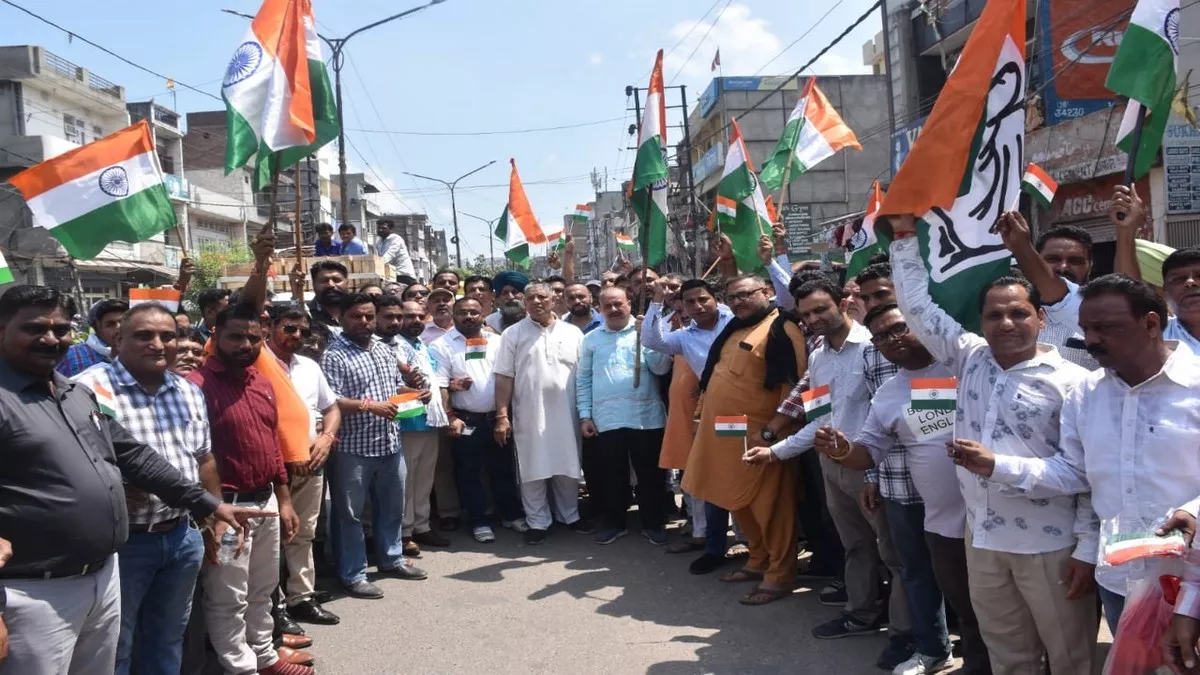 Tiranga Yatra: लुधियाना में कांग्रेस ने निकाली तिरंगा रैली, देश के लिए बलिदान देने वाले सपूतों को किया सलाम