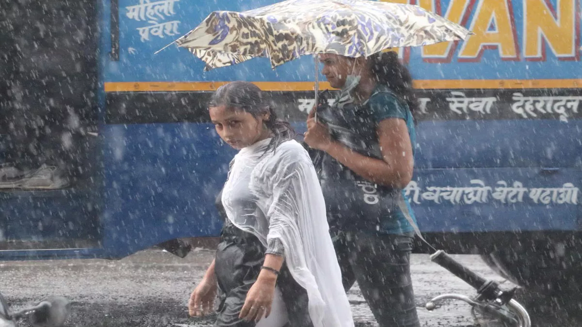 Uttarakhand Weather : भारी वर्षा के कारण पर्वतीय क्षेत्रों में दुश्वारियां, 15 अगस्त को तेज बौछारों के आसार