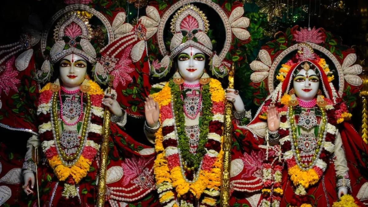 Janmashtami 2022: जन्माष्टमी पर भगवान कृष्ण को क्यों लगाया जाता है 56 भोग, साथ ही जानें क्या चढ़ाते हैं इस भोग में