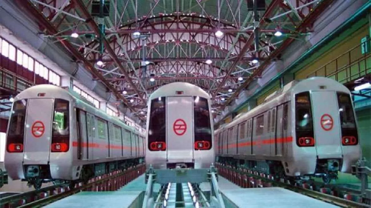 DMRC Objectionable Video: दिल्ली मेट्रो में एक आपत्तिजनक विज्ञापन महिलाओं को कर रहा परेशान