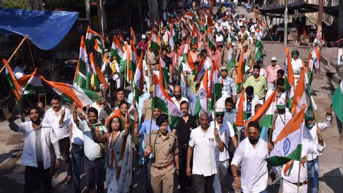 Tiranga Yatra In Moradabad: दैनिक जागरण की तिरंगा यात्रा में उमड़े शहरवासी , जुबां पर एक ही गीत...मेरी जान तिरंगा है