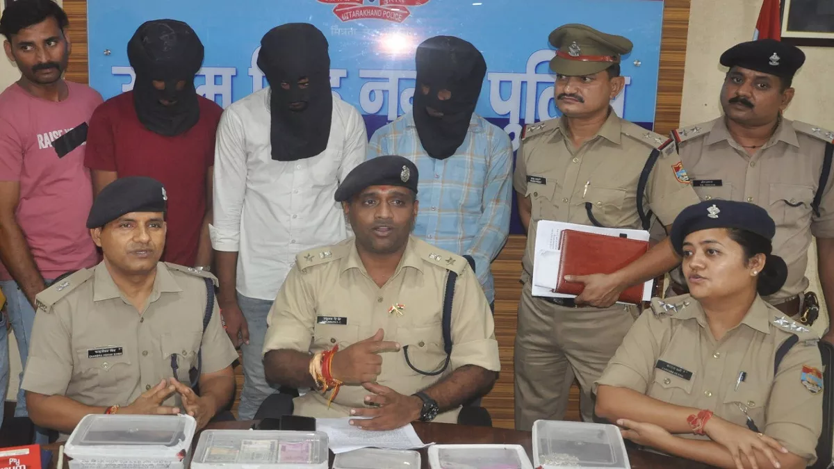 गदरपुर में किराएदार ने ही की थी पार्षद के घर चोरी, पुलिस ने तीन को किया गिरफ्तार