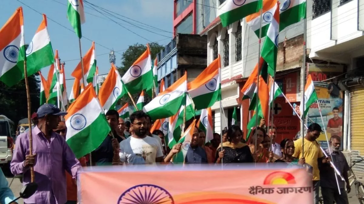Tiranga Yatra: लोहरदगा में दैनिक जागरण की तिरंगा यात्रा, चहुंओर गूंजा भारत माता का जयकार, हर हाथ में दिखा राष्ट्रध्वज