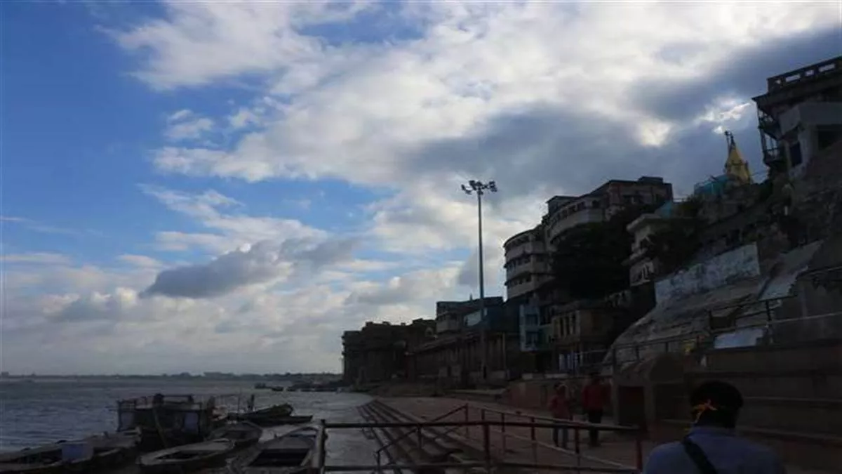 Varanasi Weather Update : हल्की धूप और बादलों से मौसम सुहाना बना रहेगा, बरसात की संभावना नहीं