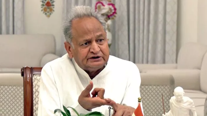 कोटा में बढ़ रहे छात्रों के आत्महत्याओं के मामले पर अशोक गहलोत ने चिंता जताई।(फोटो सोर्स: जागरण)