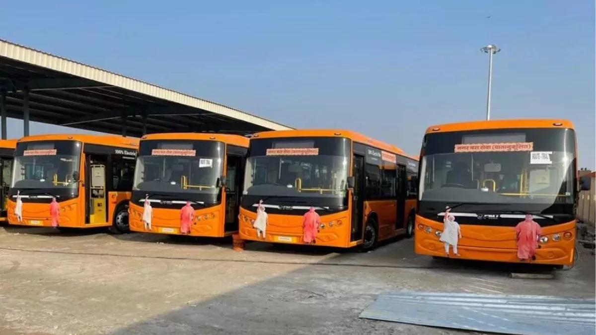 Bareilly: घर बैठे देख सकेंगे ई-बस का स्टॉपेज व समय, सुरक्षा के लिहाज से बसों में लगाए गए कैमरे - Bareilly news Sitting at home you will be able to see the