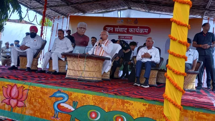 जनता से रूबरू हुए CM खट्टर, जनसंवाद कार्यक्रम में लोगों की सुनी समस्याएं