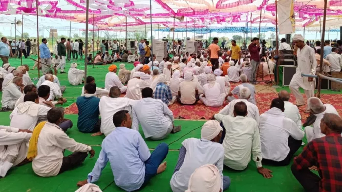 हिंदू संगठनों की तरफ से रविवार को पलवल जिले के पोंडरी गांव में महापंचायत का आयोजन किया गया।