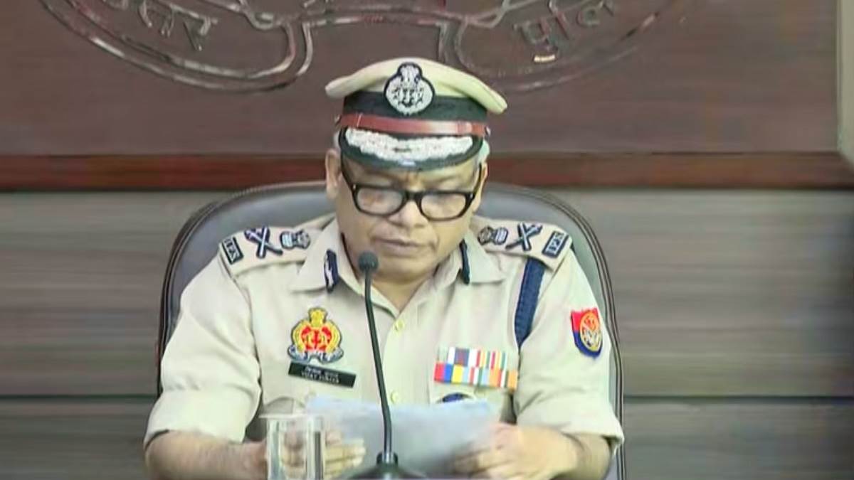https://www.jagranimages.com/images/newimg/13082023/13_08_2023-up_dgp_ips_vijay_kumar_23500202.jpg